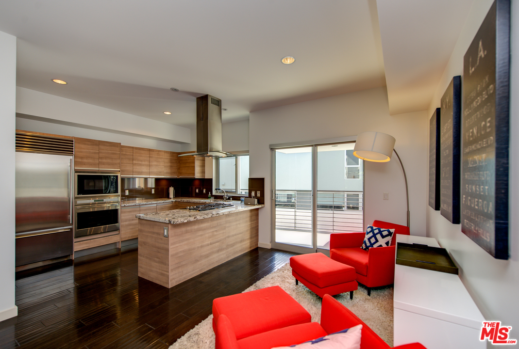 3119 Vía Dolce, Unit 116 Marina del Rey, CA 90292 - Photo 3 of 29