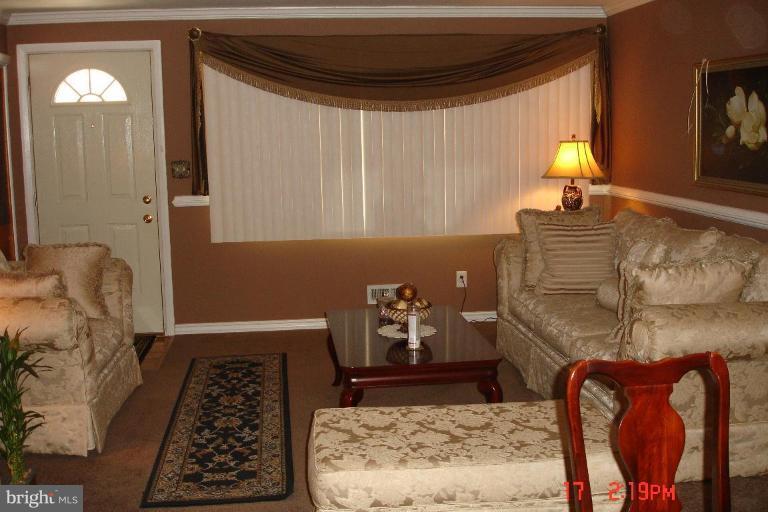 6910 Digby Road Gwynn Oak, MD 21207 - Photo 3 of 22 Living Room