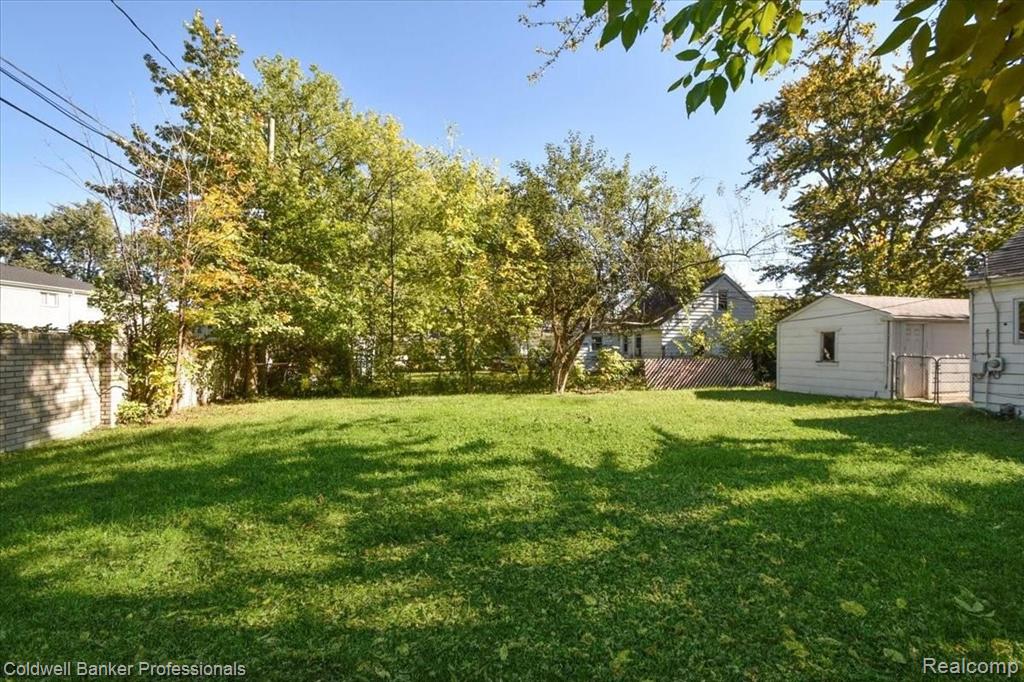 19829 East 8 Mile Road St. Clair Shores, MI 48080 - Photo 26 of 28