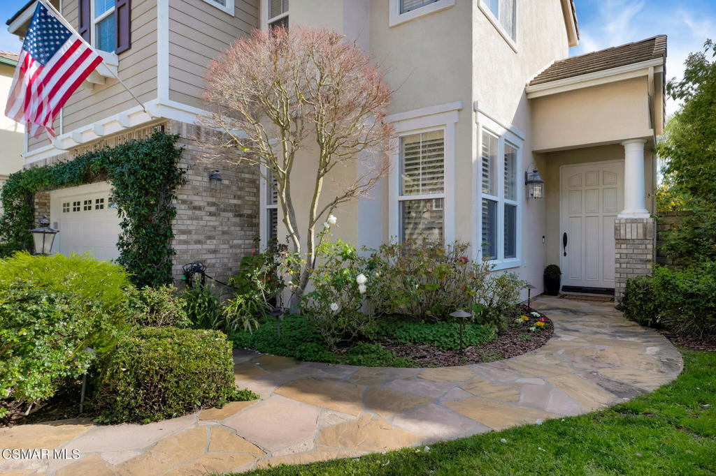 6140 Deerhill Road Oak Park, CA 91377 - Photo 5 of 72 a front view of a multi story residential apartment building with yard and bench