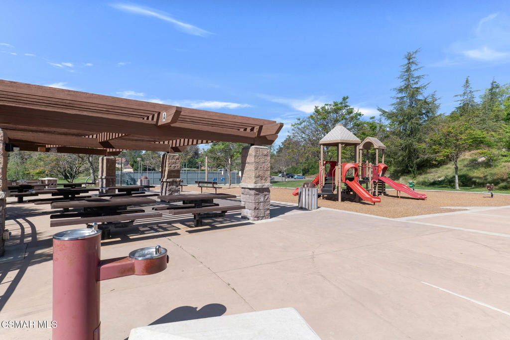 6140 Deerhill Road Oak Park, CA 91377 - Photo 68 of 72 a view of a street with tables and chairs