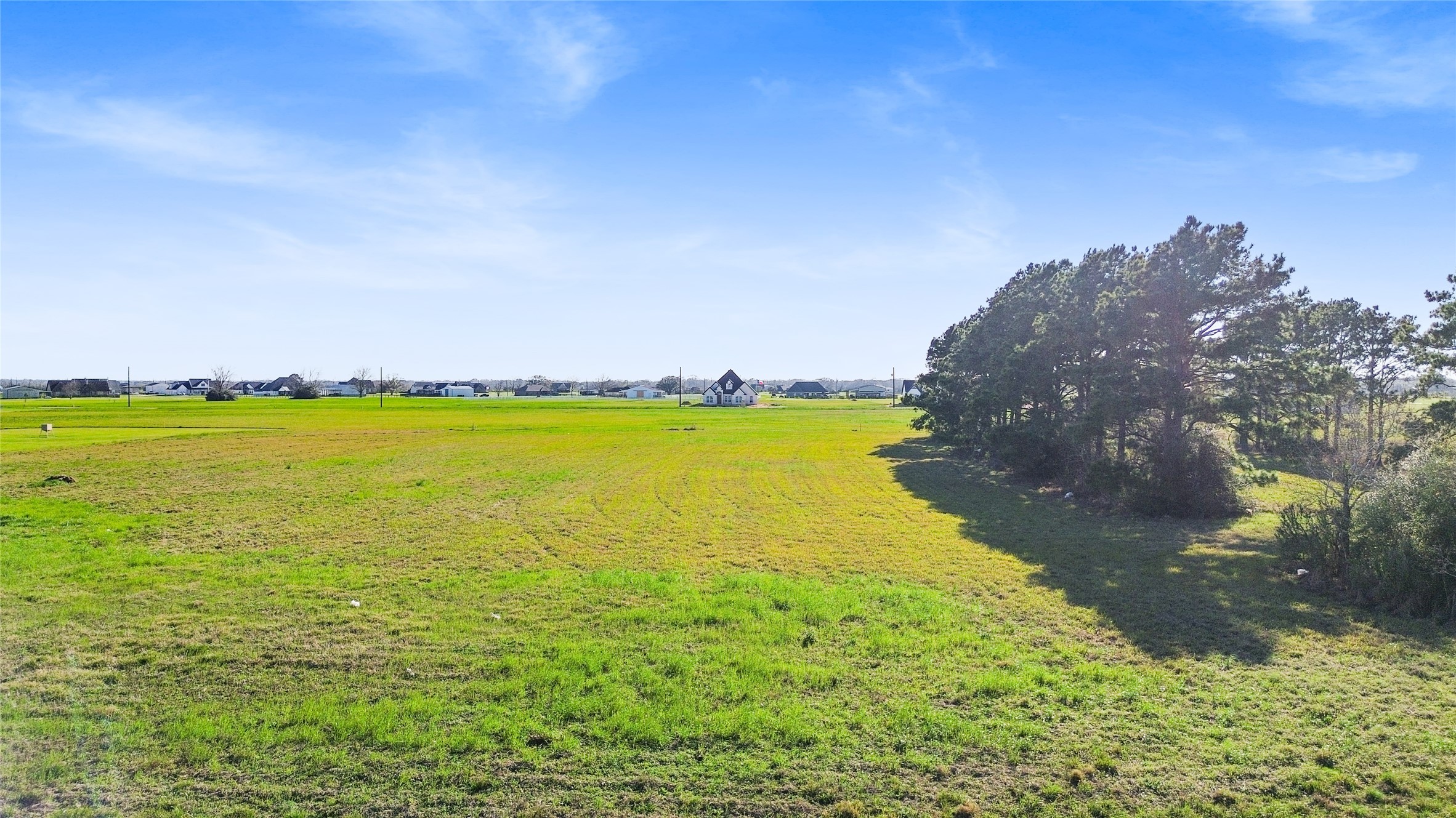 577 Longhorn Trail Angleton, TX 77515 - Photo 8 of 10 a view of an ocean and beach