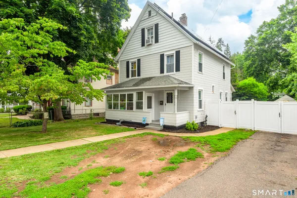 $2,800 | 165 Oak Street, Manchester, CT 06040