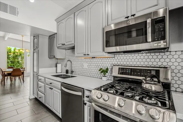 $999,000 | 2097 North Berne Drive, Palm Springs, CA 92262