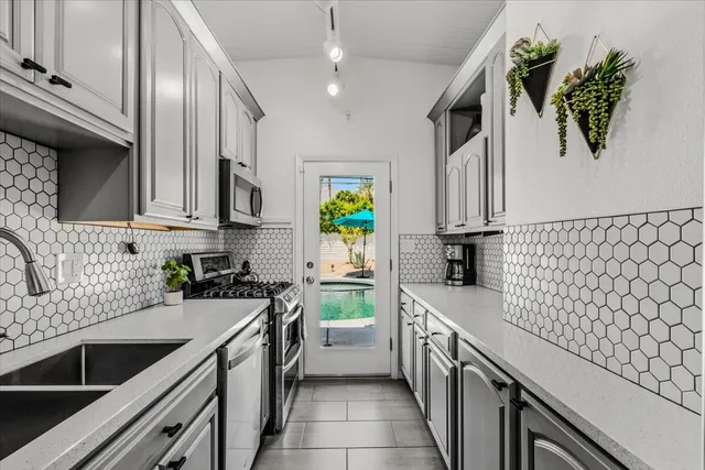 $999,000 | 2097 North Berne Drive, Palm Springs, CA 92262