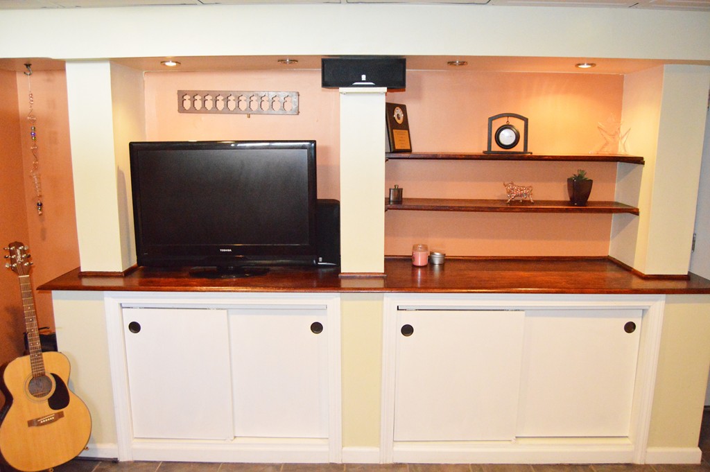 19 Birch Road Cumberland, RI 02864 - Photo 19 of 24 a living room with a flat screen tv
