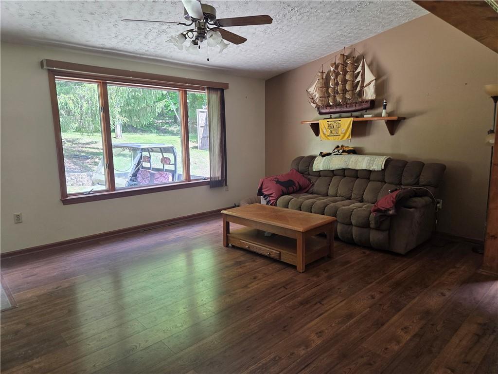 163 Noll Road Georgetown, PA 15043 - Photo 4 of 47