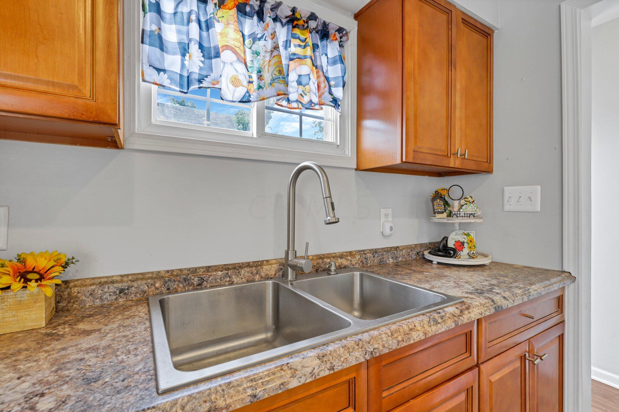 407 Derrer Road Columbus, OH 43204 - Photo 13 of 44 Derrer k5