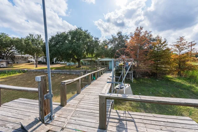 a view of a house with backyard
