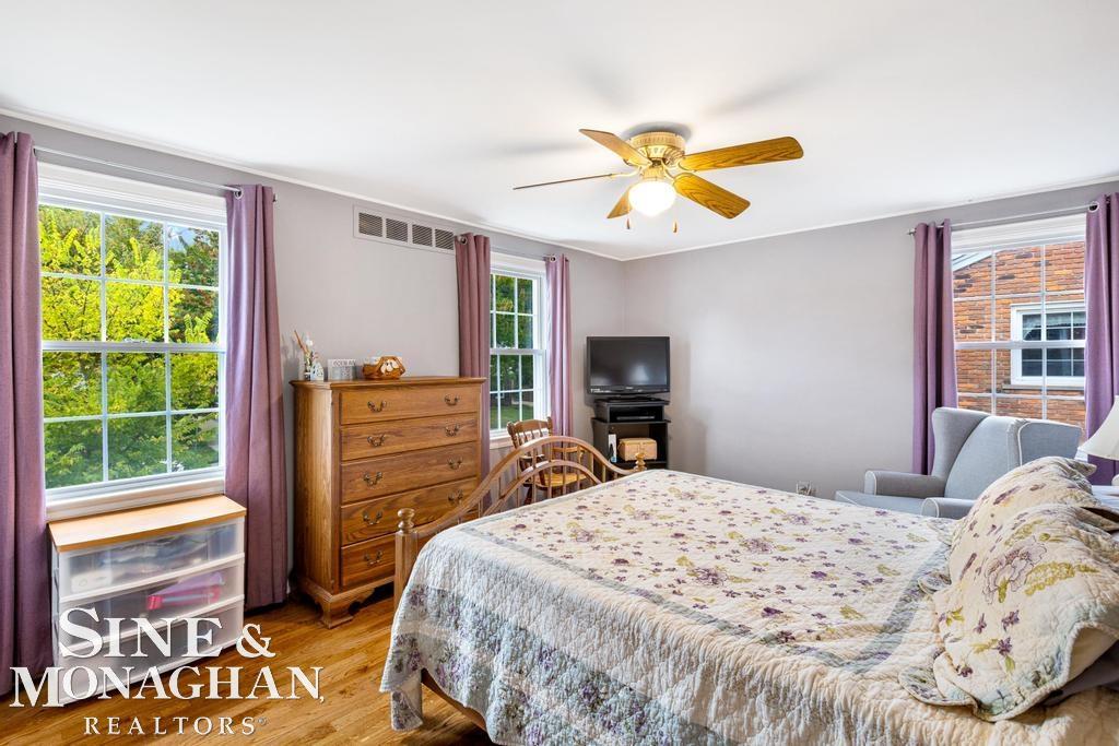1694 Newcastle Road Grosse Pointe, MI 48236 - Photo 22 of 41 50124791-21.JPG
