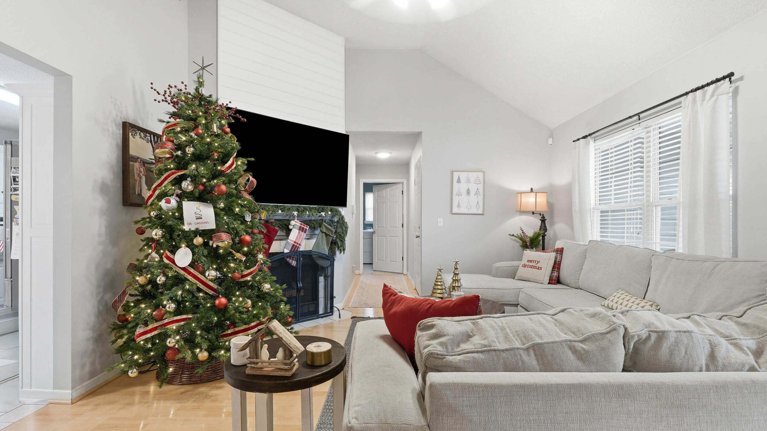 699 Colony Circle Fort Oglethorpe, GA 30742 - Photo 4 of 25 Living room