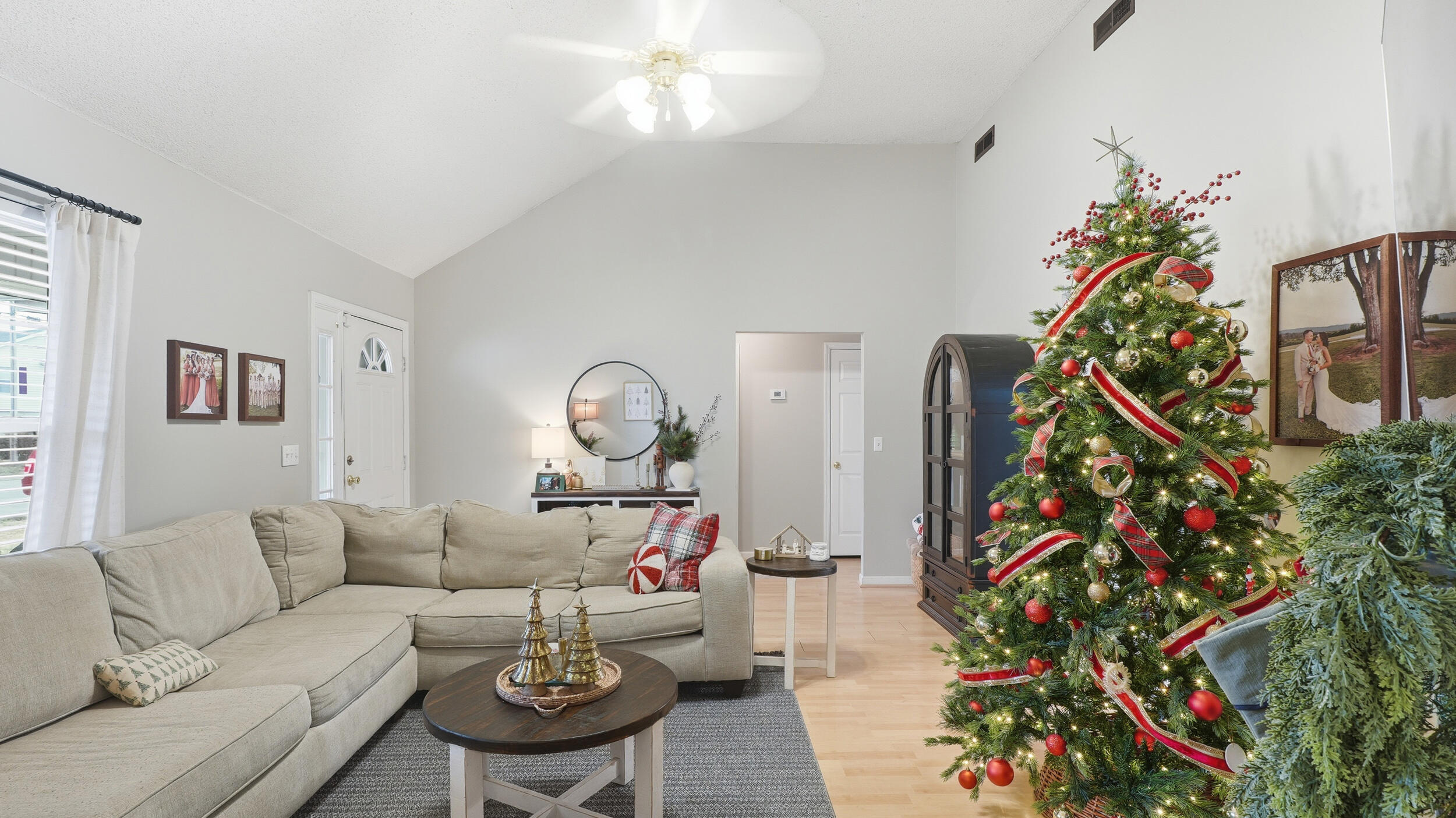 699 Colony Circle Fort Oglethorpe, GA 30742 - Photo 5 of 25 Living room
