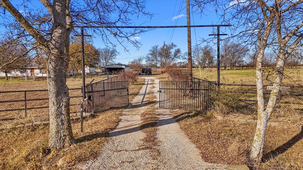 531 Private Road 4721 Rhome, TX 76078 - Photo 4 of 20