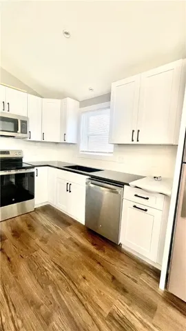 $1,850 | 216 Maple Avenue, Barrington, RI 02806