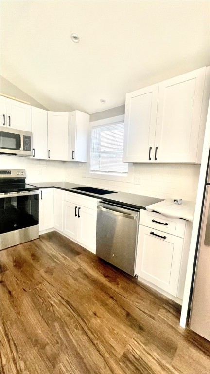 216 Maple Avenue Barrington, RI 02806 - Photo 9 of 17