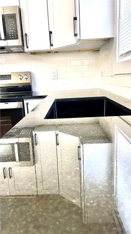 $1,850 | 216 Maple Avenue, Barrington, RI 02806