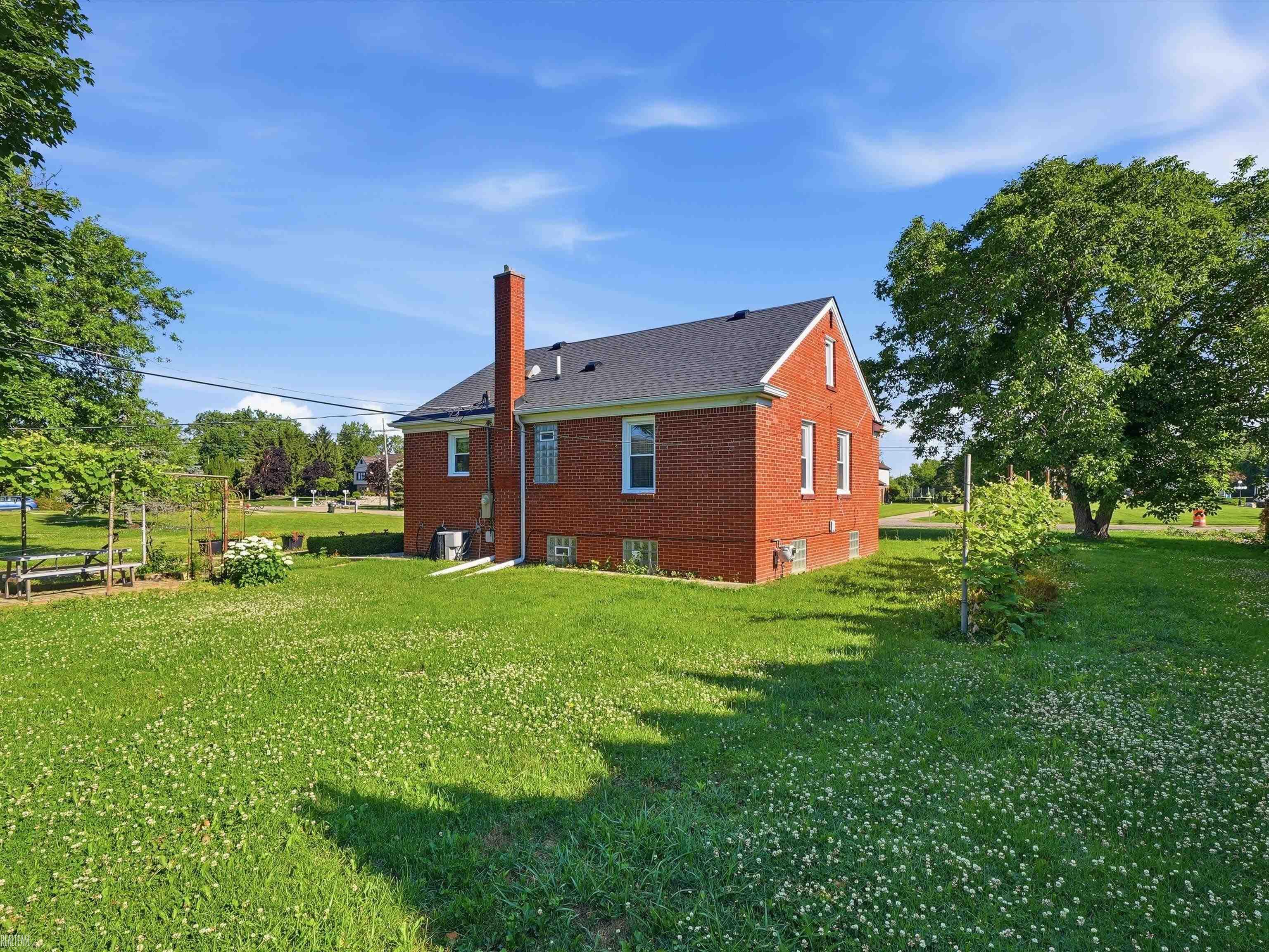 4466 18 1/2 Mile Road Sterling Heights, MI 48314 - Photo 23 of 41