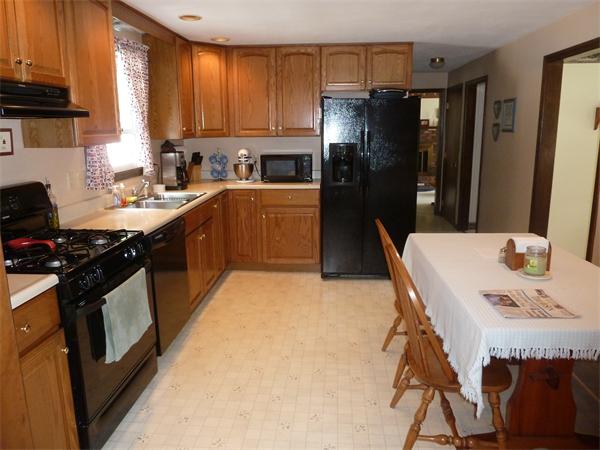 36 Lexington Road Dracut, MA 01826 - Photo 4 of 11 Gallery Image 4