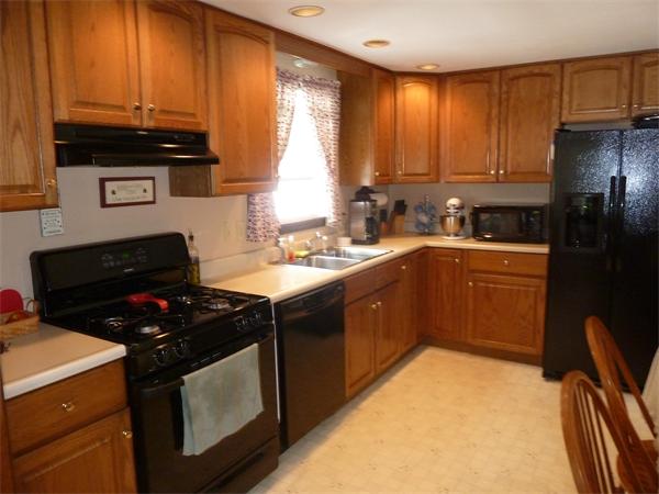 36 Lexington Road Dracut, MA 01826 - Photo 5 of 11 Gallery Image 5