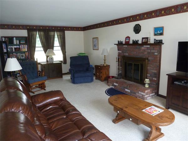 36 Lexington Road Dracut, MA 01826 - Photo 8 of 11 Gallery Image 8