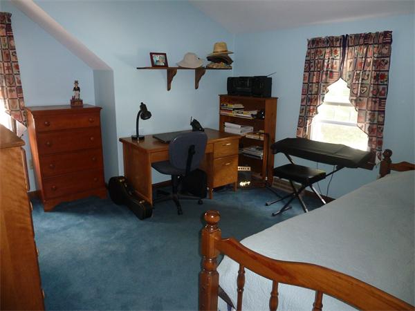 36 Lexington Road Dracut, MA 01826 - Photo 9 of 11 Gallery Image 9