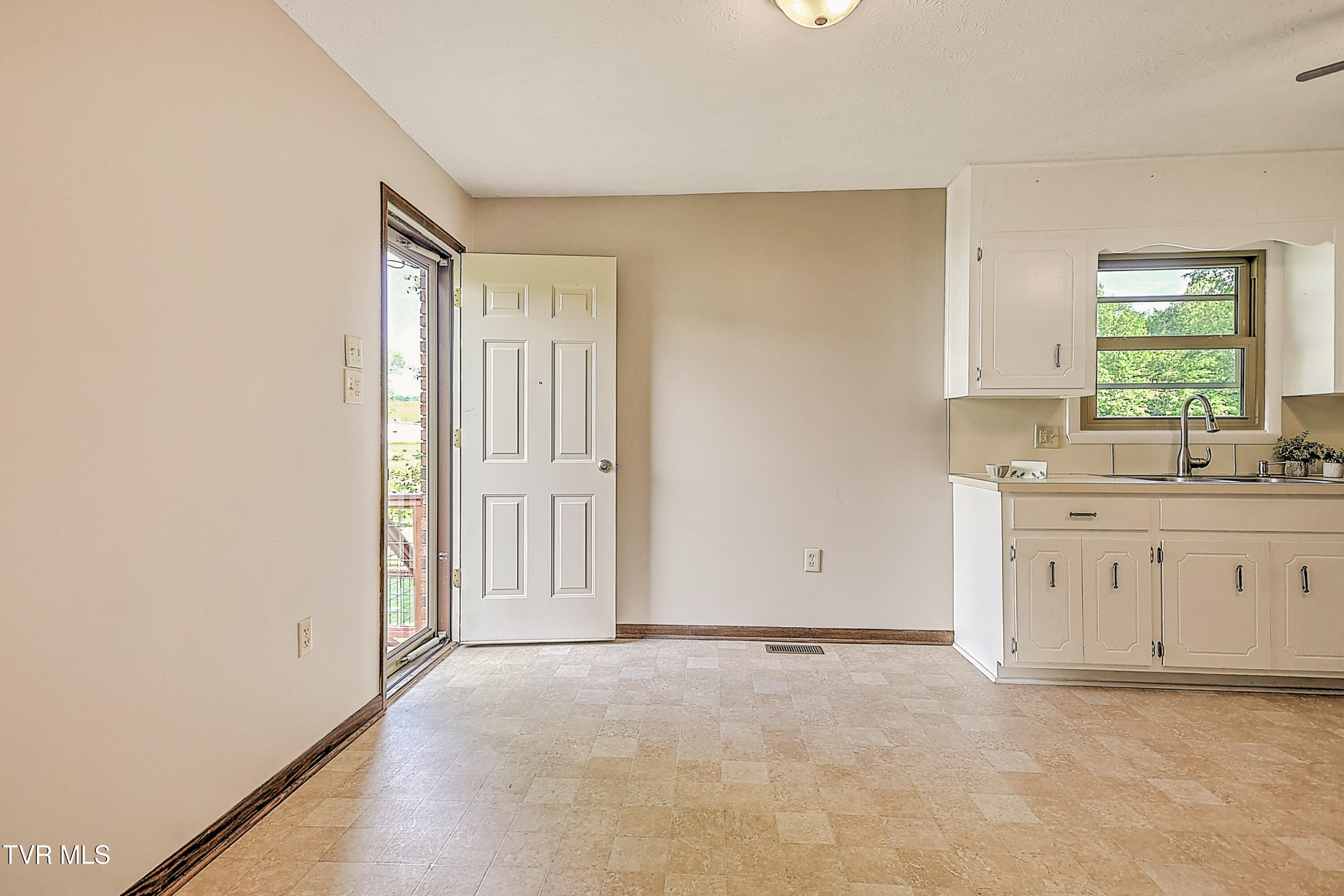 1297 Fall Creek Road Kingsport, TN 37664 - Photo 11 of 44 1297 Fall Creek Rd DB-14