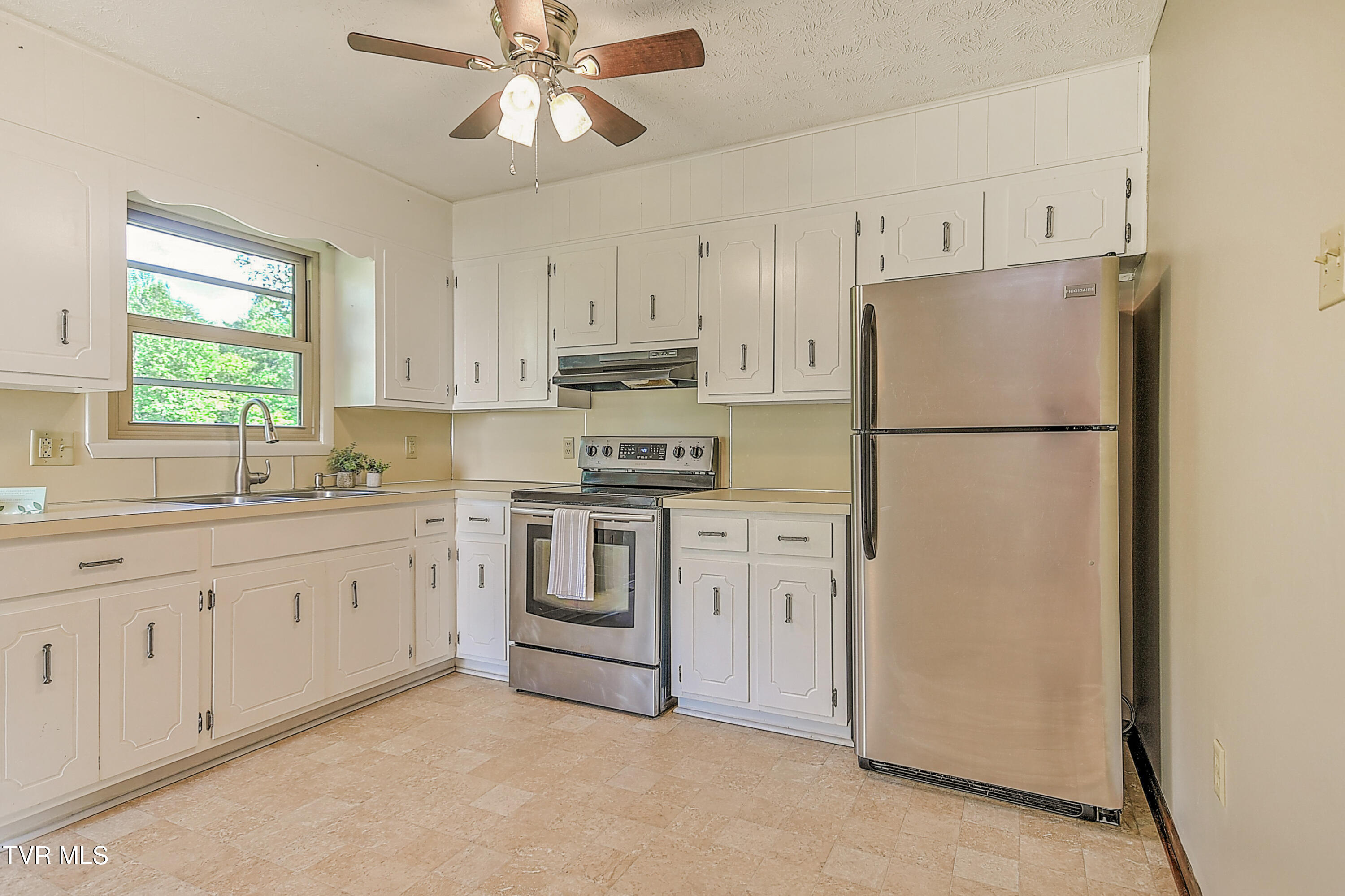1297 Fall Creek Road Kingsport, TN 37664 - Photo 13 of 44 1297 Fall Creek Rd DB-16