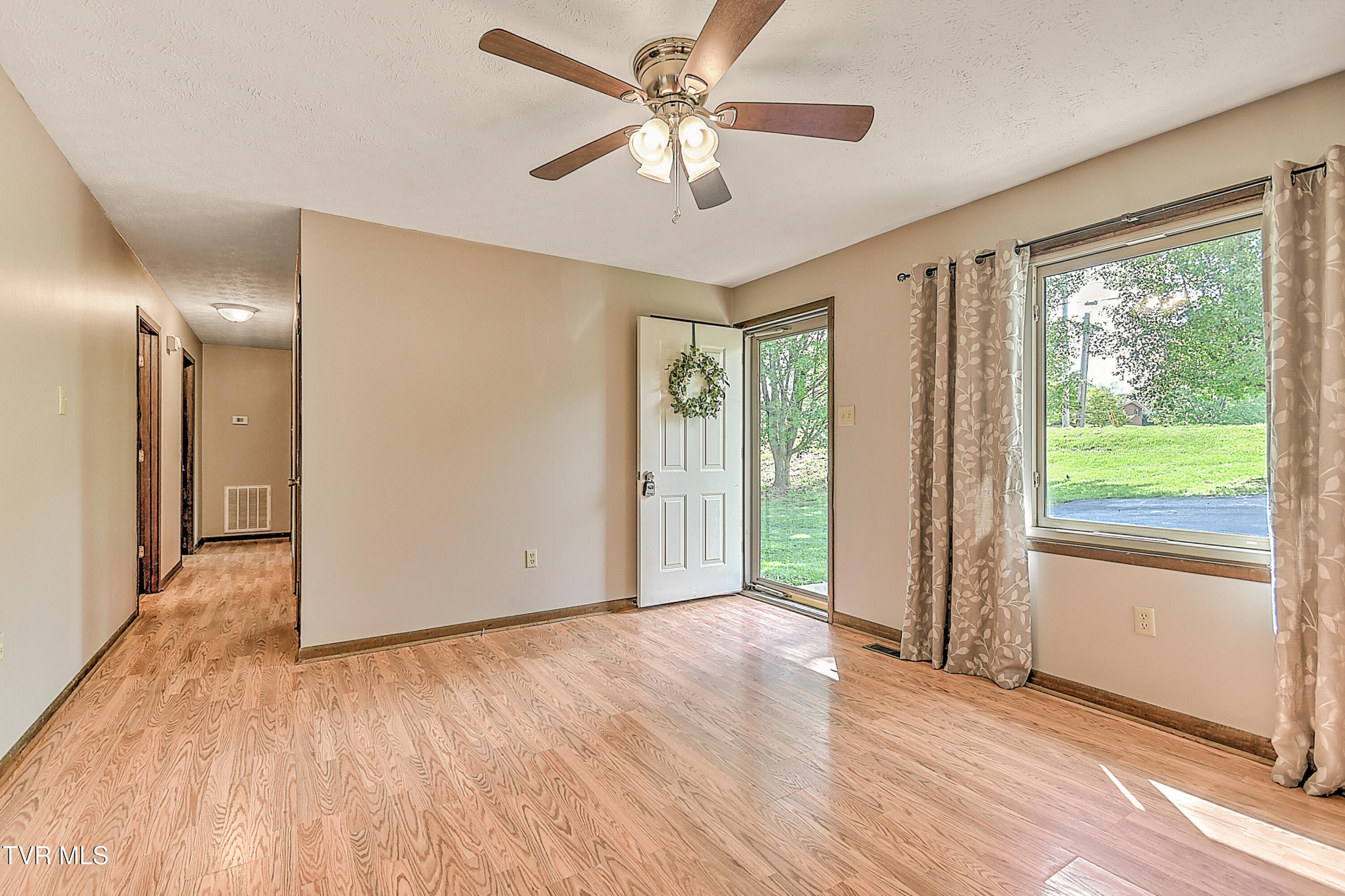 1297 Fall Creek Road Kingsport, TN 37664 - Photo 9 of 44 1297 Fall Creek Rd DB-12