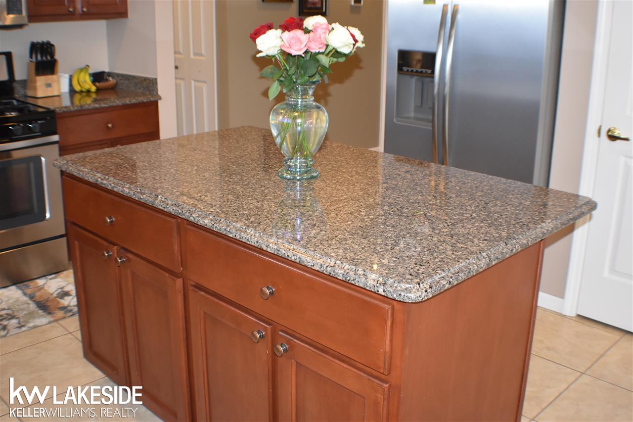 47115 Gloede Road Macomb, MI 48044 - Photo 9 of 49 31388416-8.JPG