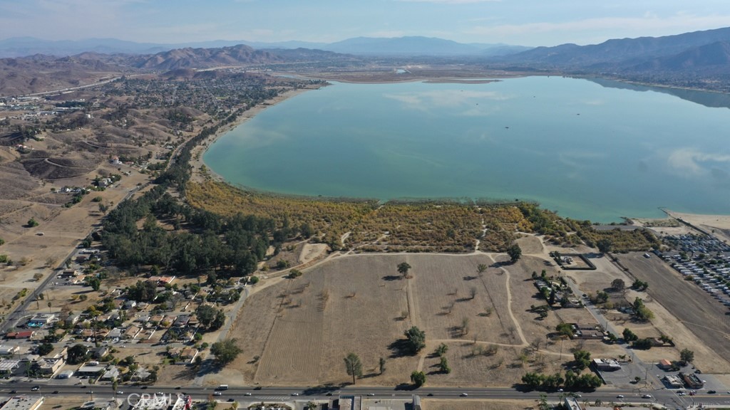 31360 Riverside Drive Lake Elsinore, CA 92530 - Photo 5 of 22