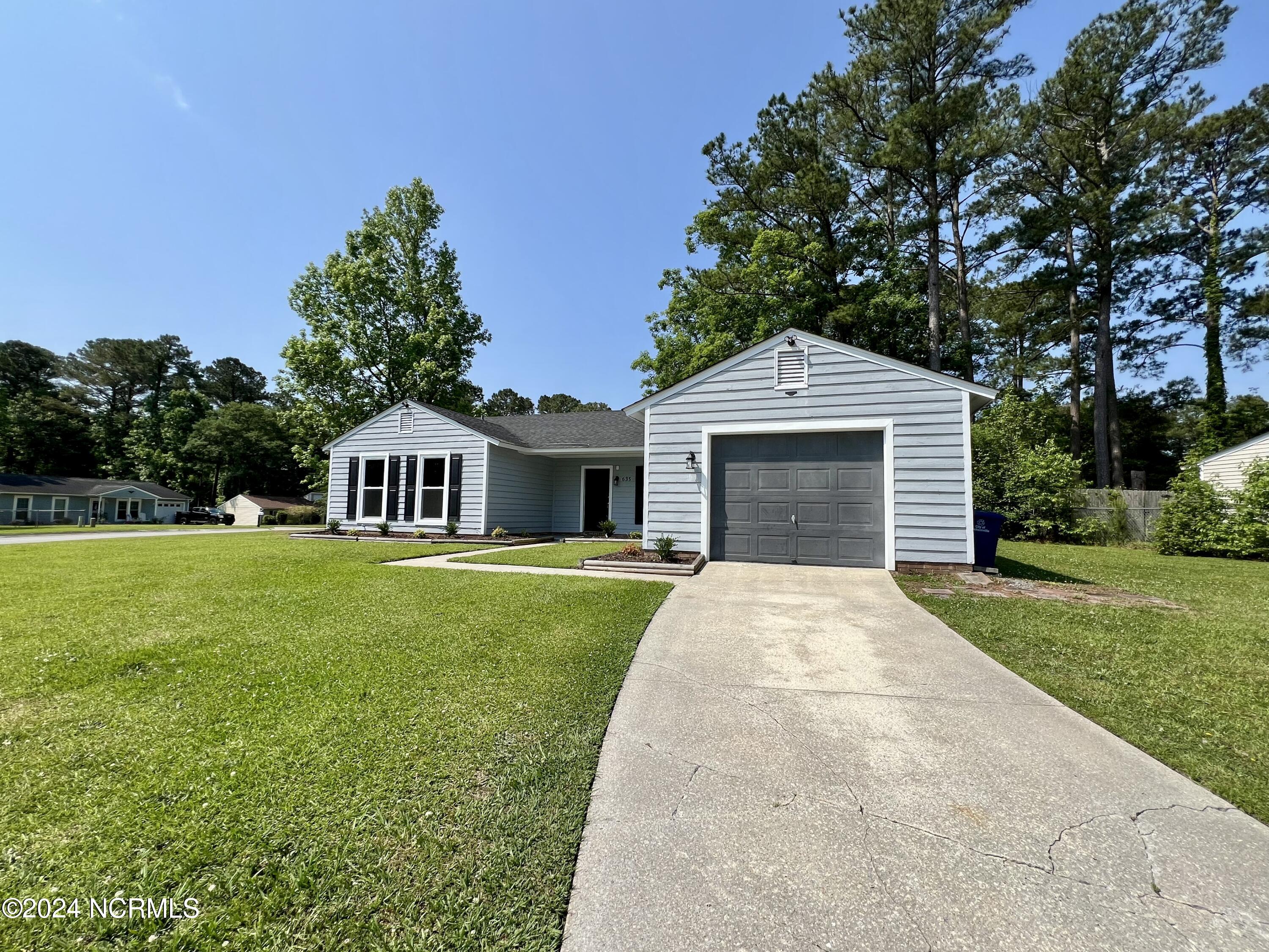 635 Shadowridge Road Jacksonville, NC 28546 - Photo 3 of 21 A70B123E-8267-4F6A-885E-1421176BAFB7_1_2