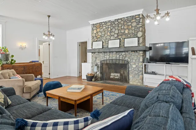 $2,000,000 | 106 Cliff Mull Lane, Fairlee, VT 05045