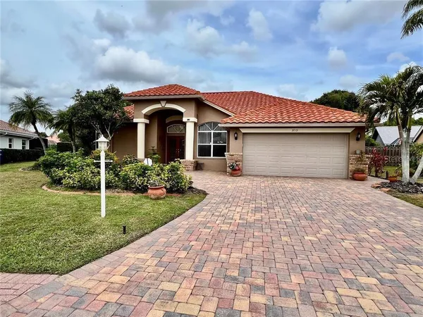 $3,400 | 3715 72nd Avenue East, Sarasota, FL 34243