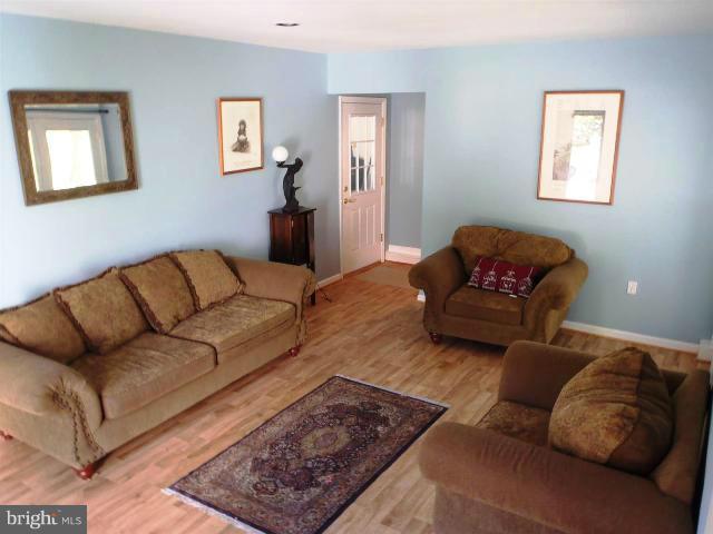2130 Traceys Road Sparks, MD 21152 - Photo 5 of 19 Interior (General)