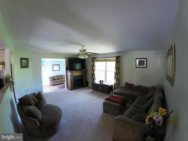 2130 Traceys Road Sparks, MD 21152 - Photo 6 of 19 Interior (General)