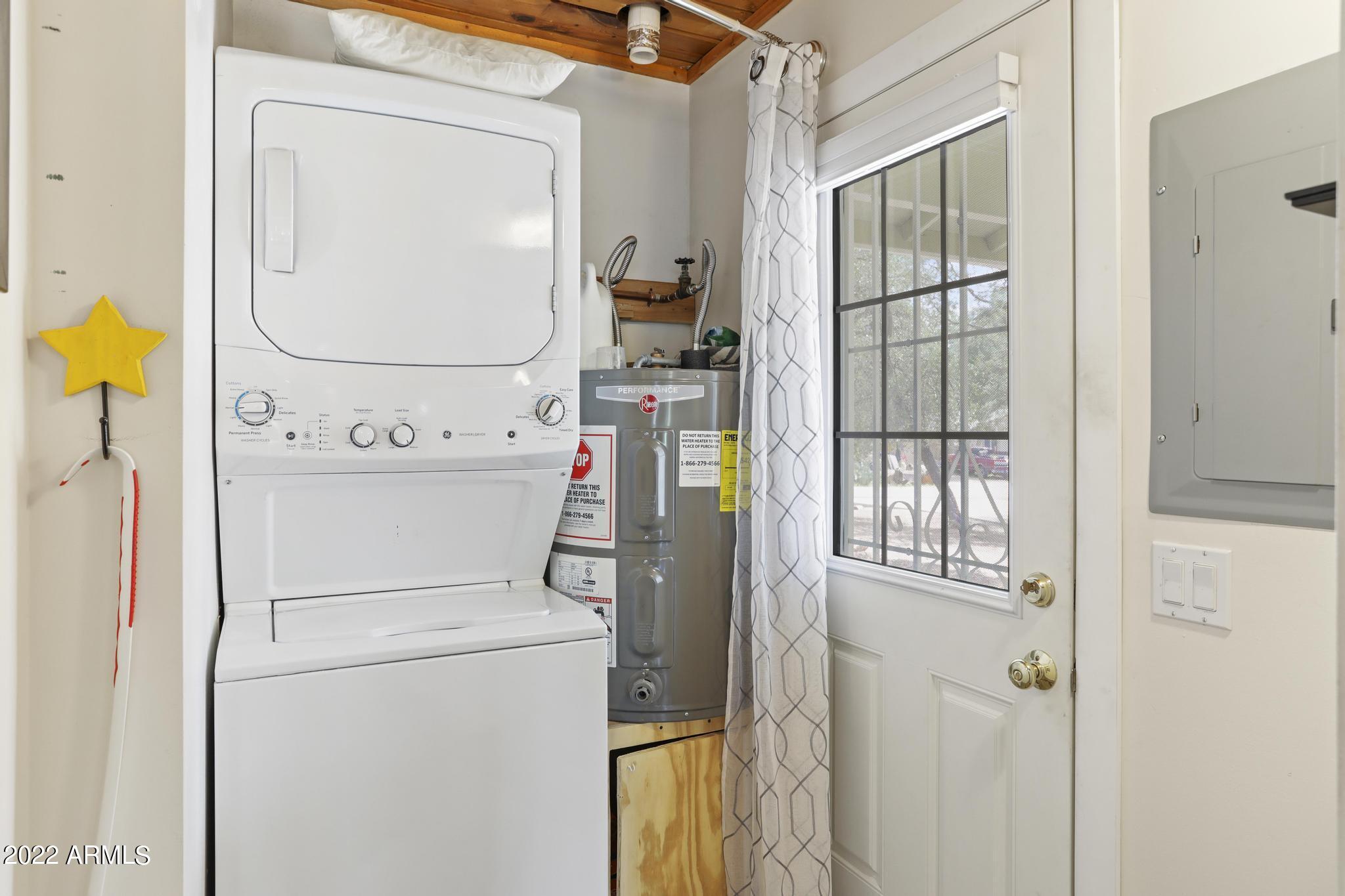806 North Colcord Road Payson, AZ 85541 - Photo 13 of 22 Laundry & Enrance