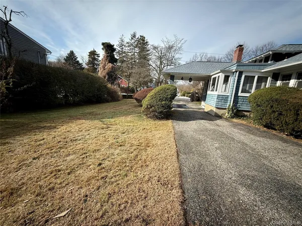 a view of a house with backyard and sitting area