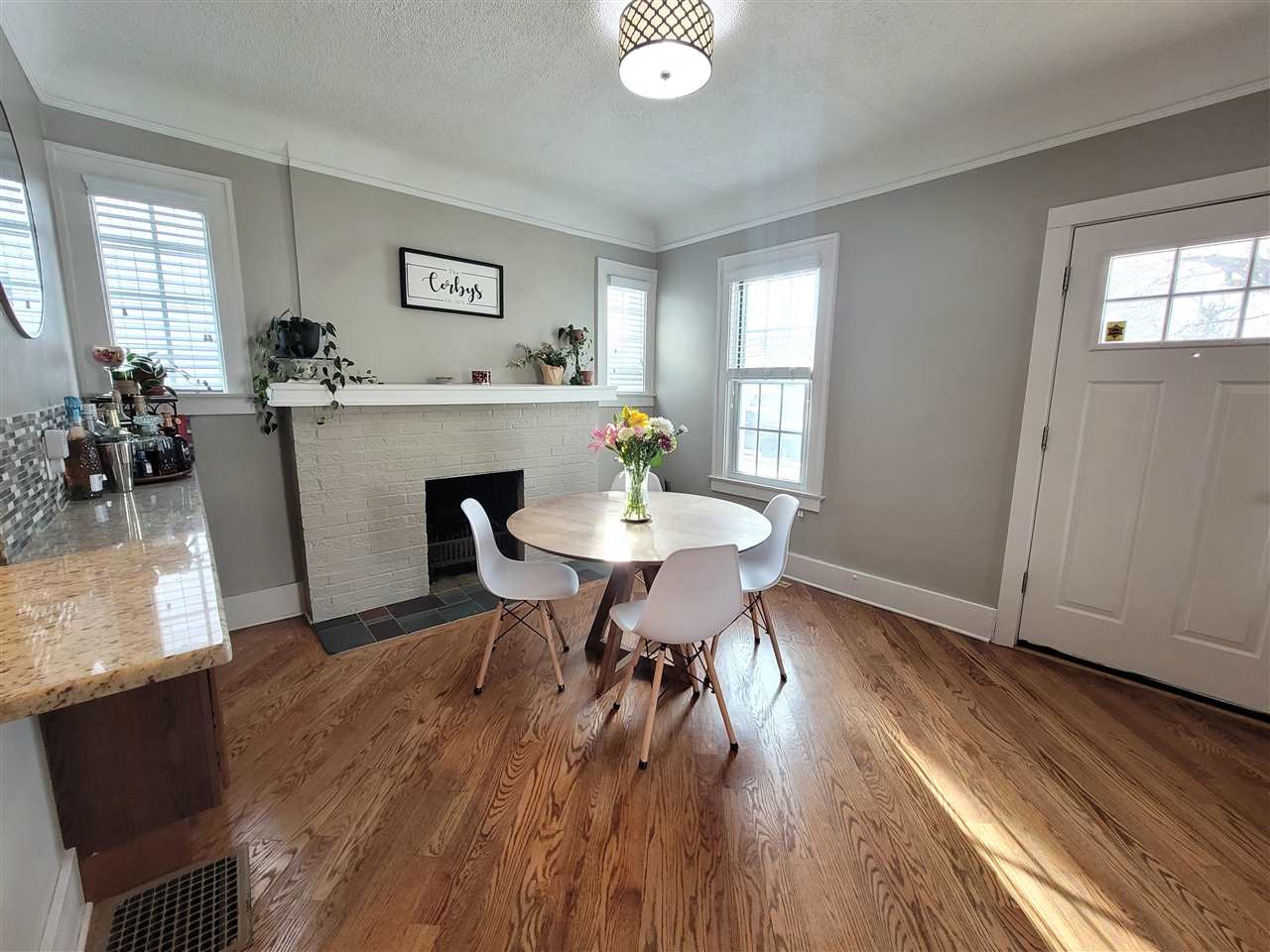 708 Lockwood Road Royal Oak, MI 48067 - Photo 7 of 34