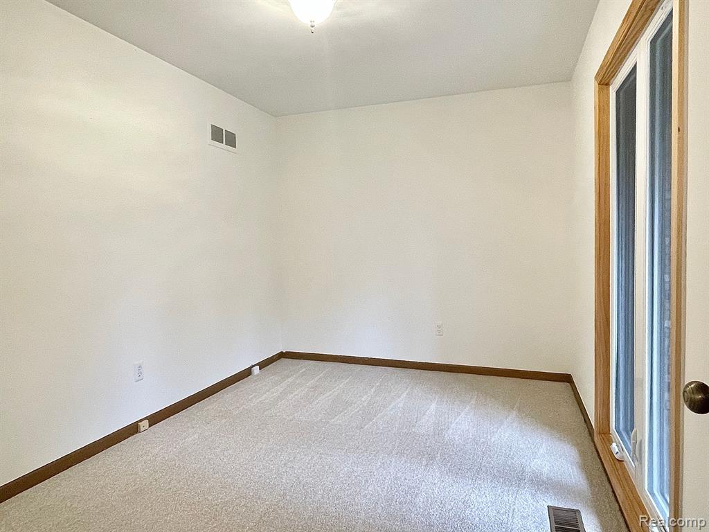 5009 Aintree Road Rochester, MI 48306 - Photo 20 of 41