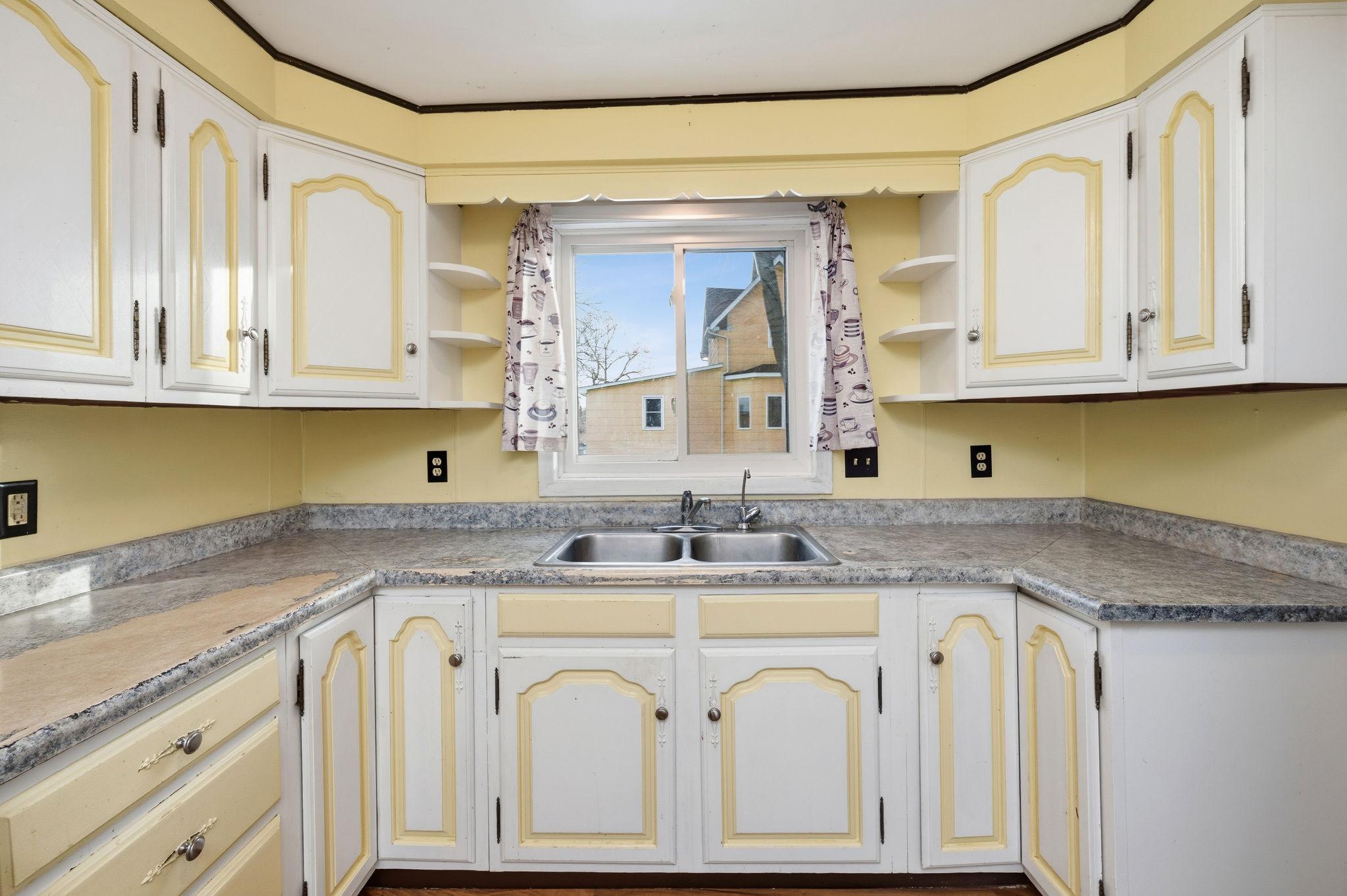 406 East Ciro Street Truman, MN 56088 - Photo 9 of 35