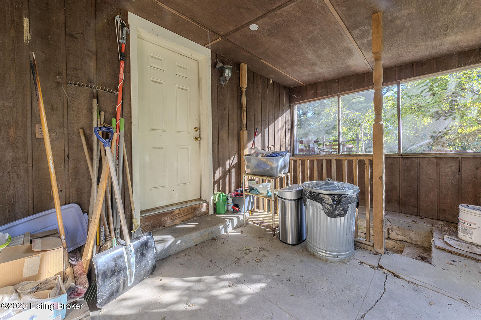 5206 Old Billtown Road Louisville, KY 40299 - Photo 28 of 39 Rear screened in porch