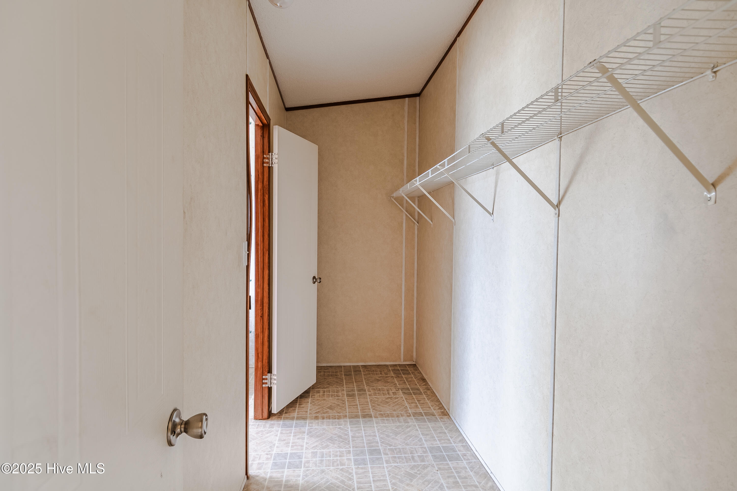 636 Community Centre Kinston, NC 28504 - Photo 25 of 35 Primary closet