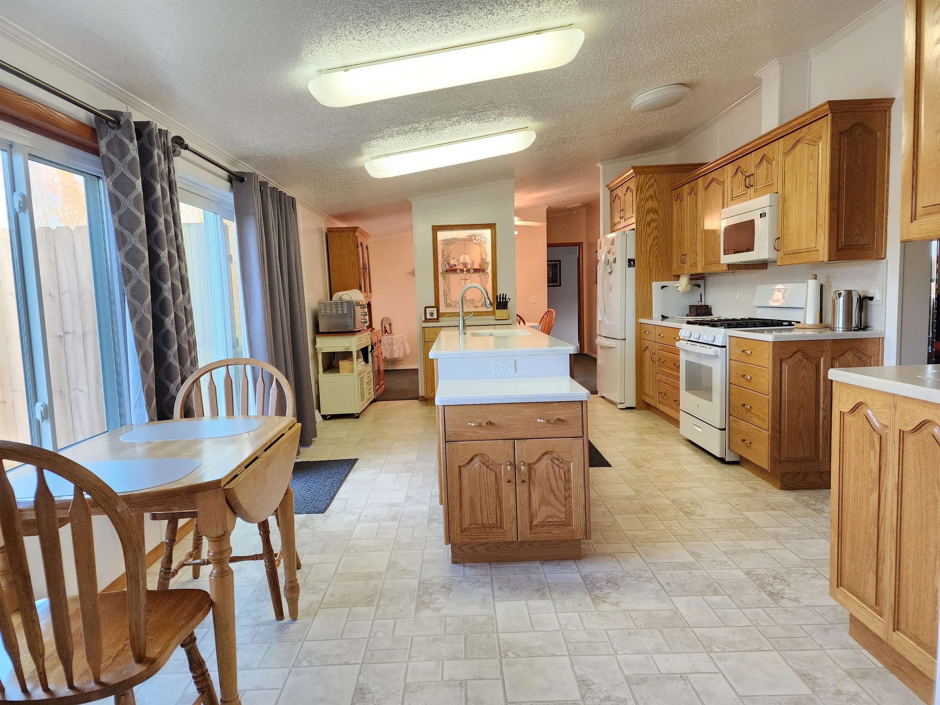 82 West Cody Estey Road Pinconning, MI 48650 - Photo 2 of 28