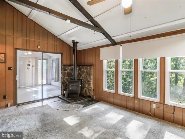 a view of a livingroom with entryway