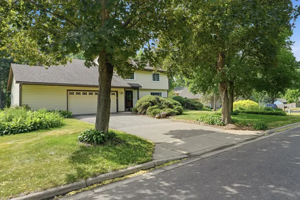 $389,900 | 8527 Isle Avenue South, Cottage Grove, MN 55016