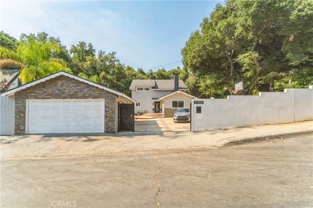 21366 Rios Street Woodland Hills, CA 91364 - Photo 2 of 25