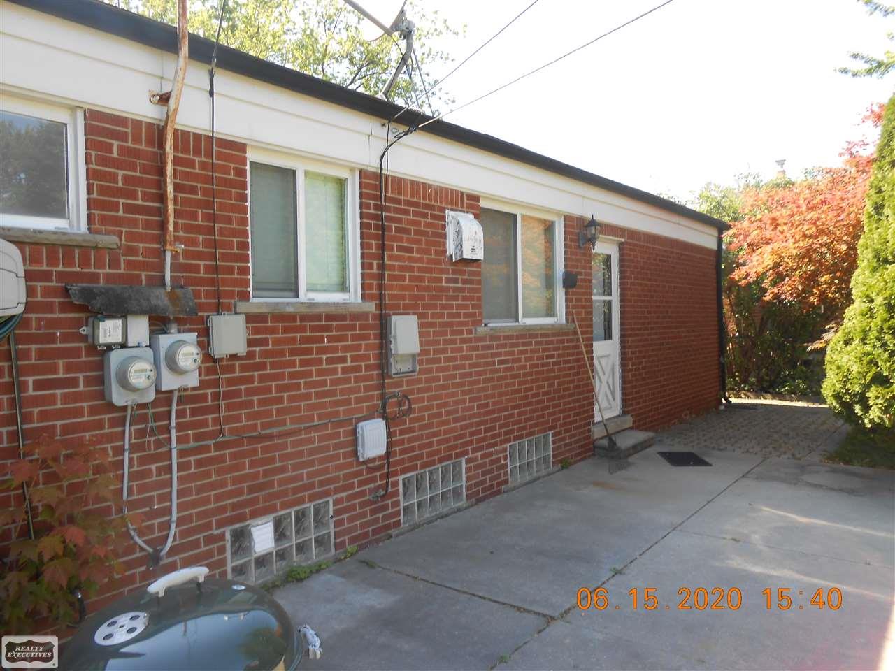 32346 Kelly Road Roseville, MI 48066 - Photo 12 of 15 50014555-11.JPG