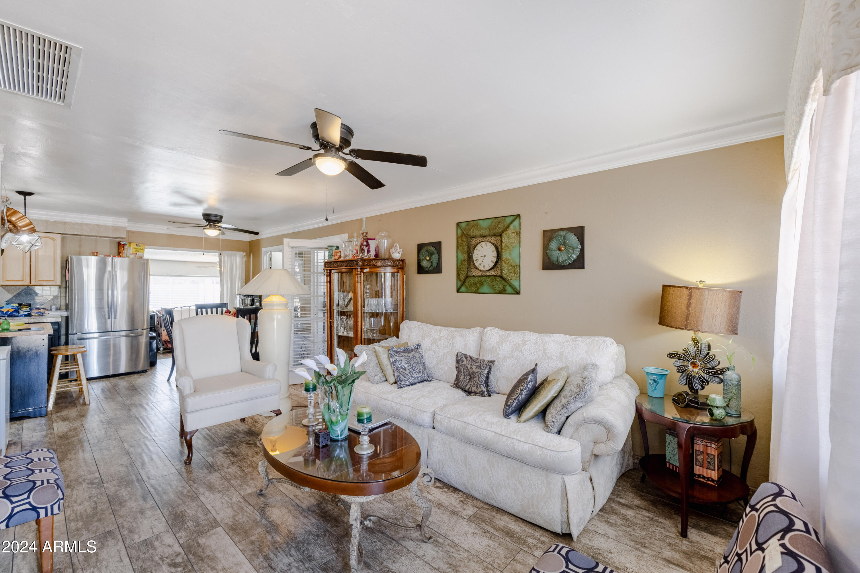 6515 West Cheery Lynn Road Phoenix, AZ 85033 - Photo 3 of 12 Living Area