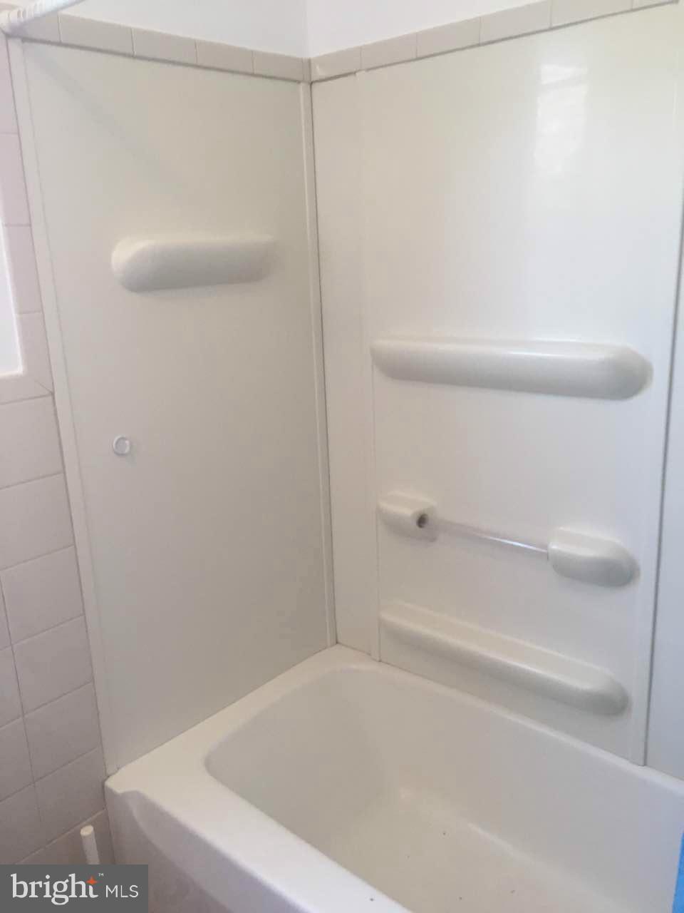 8633 Willow Oak Road Baltimore, MD 21234 - Photo 15 of 30 Bath