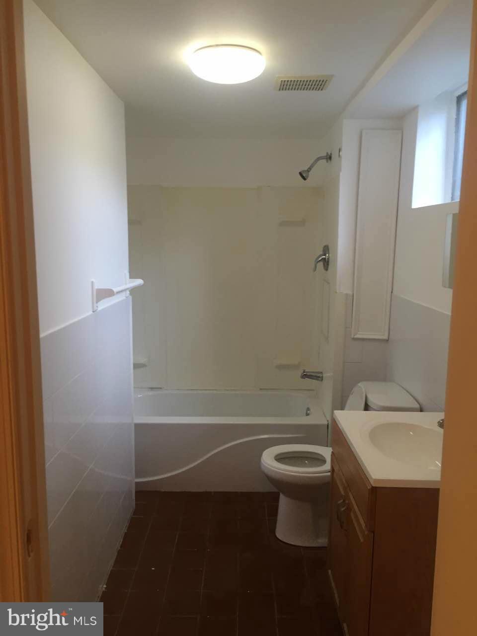 8633 Willow Oak Road Baltimore, MD 21234 - Photo 20 of 30 Bath